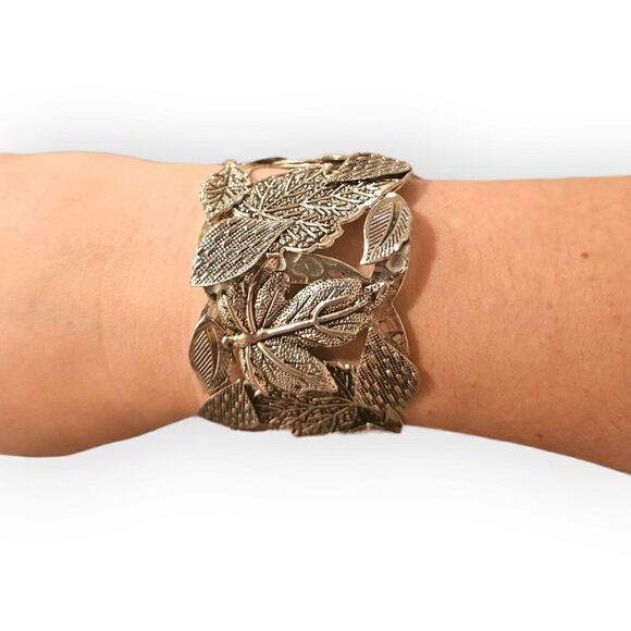 Vintage Avon NR Leaf Cuff Bracelet - Picture 1 of 10